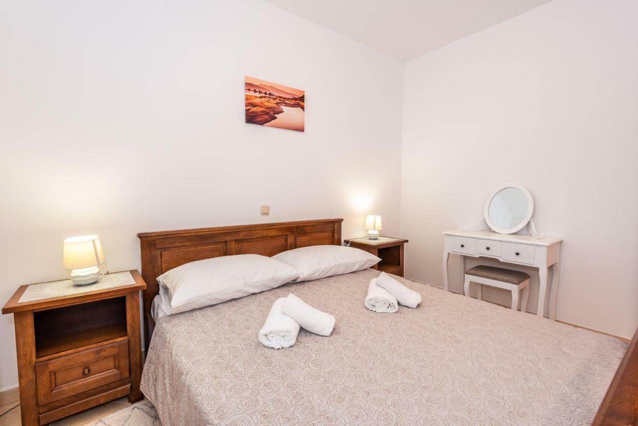 Apartmani Marina كليك المظهر الخارجي الصورة