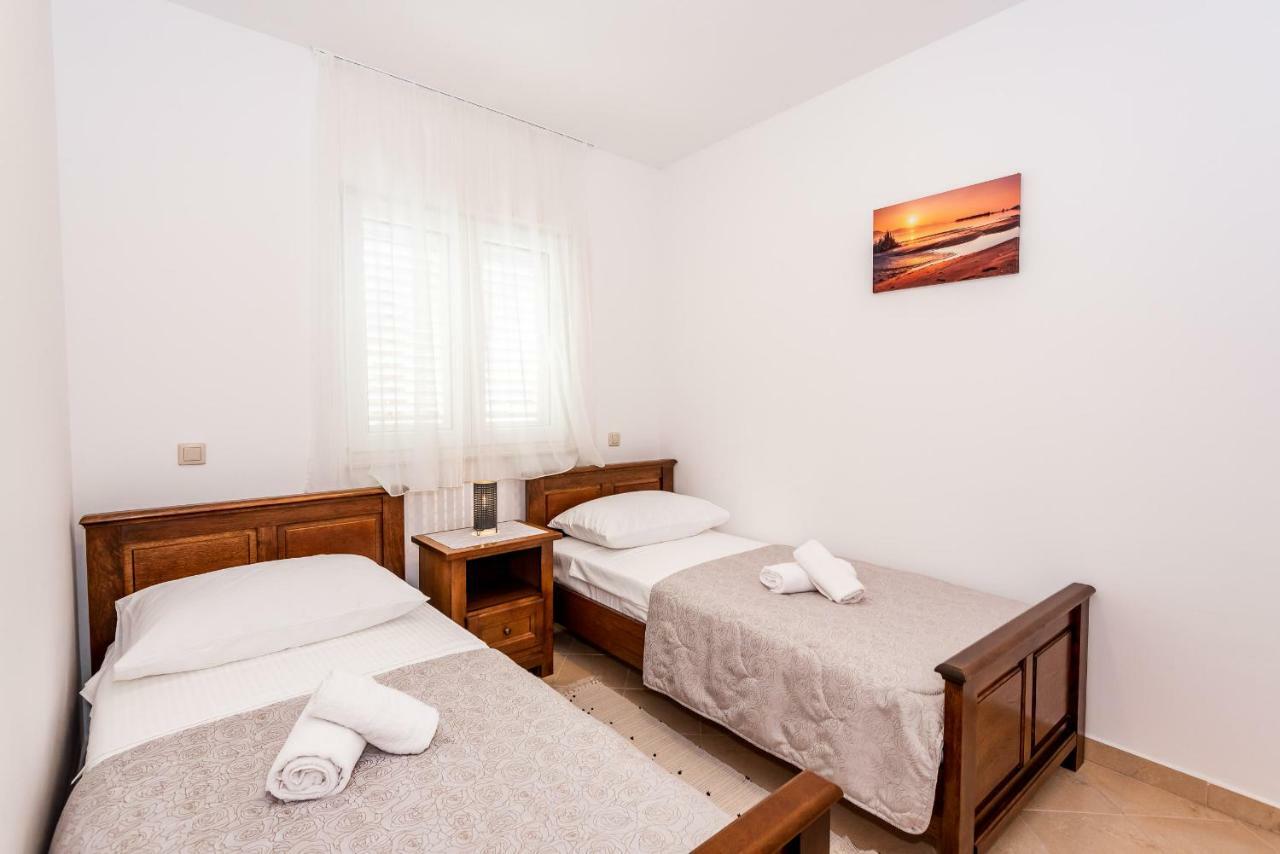 Apartmani Marina كليك المظهر الخارجي الصورة